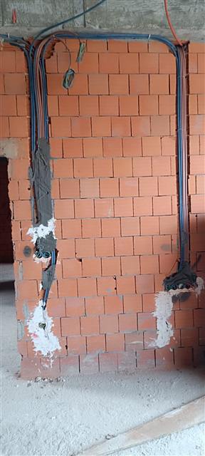 Duvar kolonunda sıva altı tesisat boruları