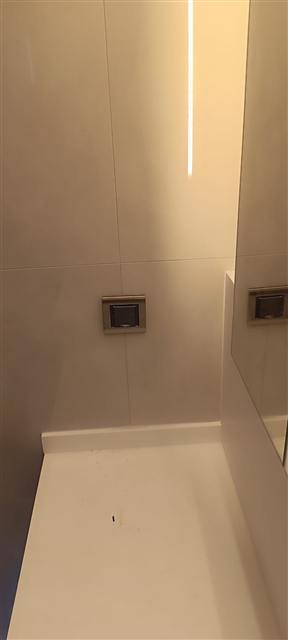 Duvarda gizli lineer LED ve priz uygulaması