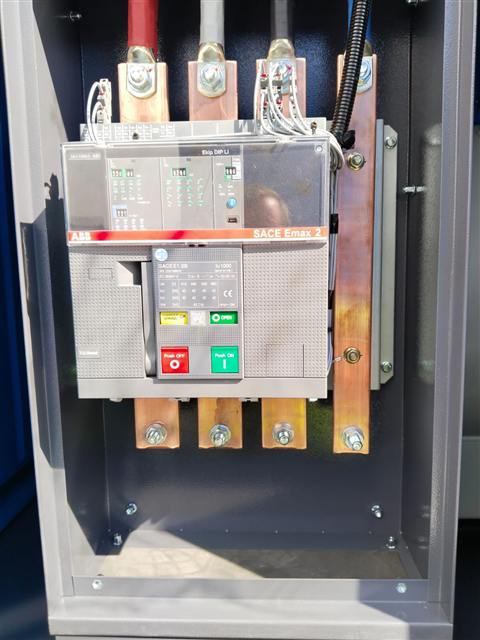 Ana elektrik panosunda kompakt şalter